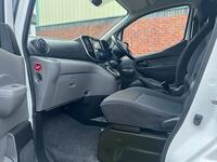 NISSAN E-NV200