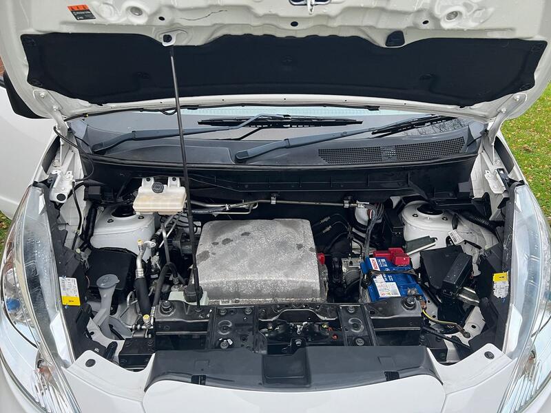 NISSAN E-NV200