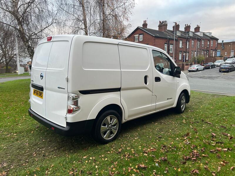 NISSAN E-NV200