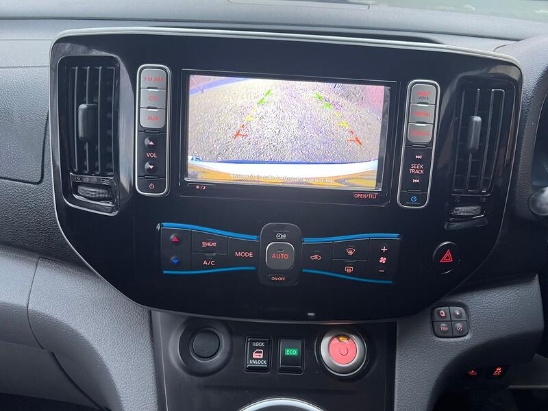 NISSAN E-NV200