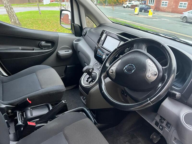 NISSAN E-NV200