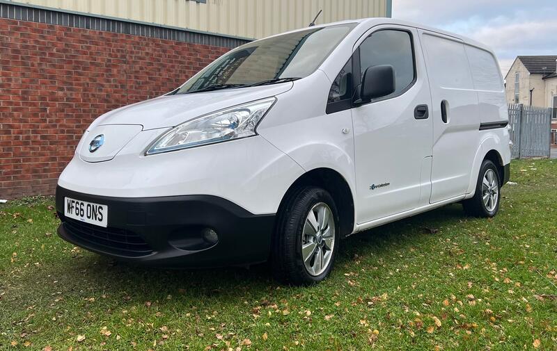 NISSAN E-NV200