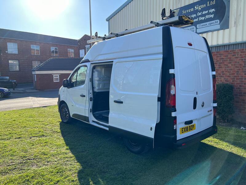 VAUXHALL VIVARO