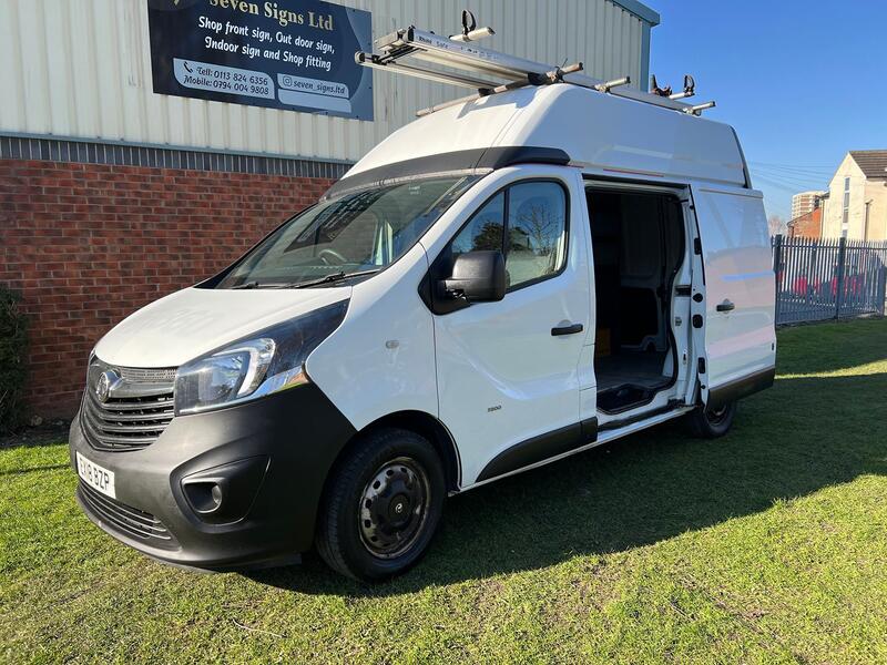 VAUXHALL VIVARO
