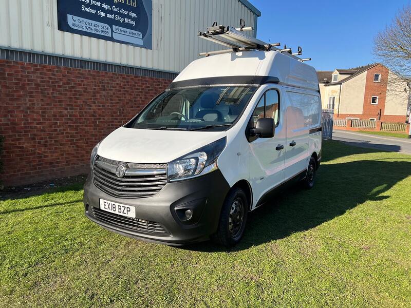 VAUXHALL VIVARO